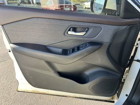 Used 2022 Nissan Rogue SV image 27