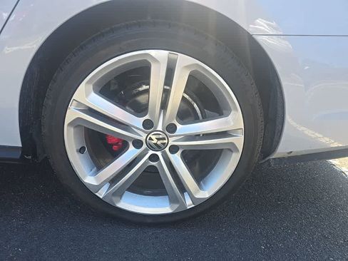 Used 2017 Volkswagen Jetta GLI image 7