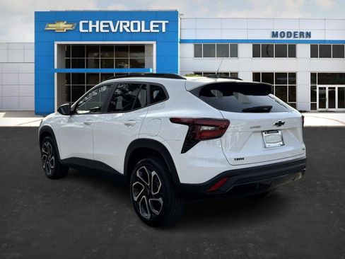 Certified 2025 Chevrolet Trax RS w/ Driver Confidence Package image 3