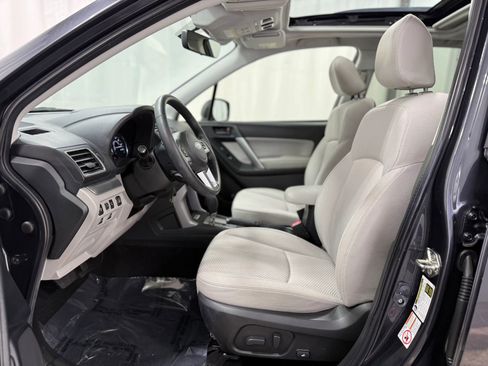 Used 2017 Subaru Forester 2.5i Premium image 13