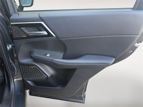 New 2026 Mitsubishi Outlander SE image 29