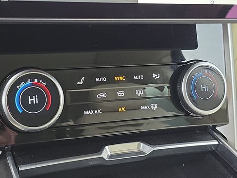 Certified 2023 Land Rover Range Rover SE image 24