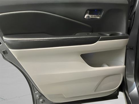 Used 2016 Honda Pilot Elite image 22