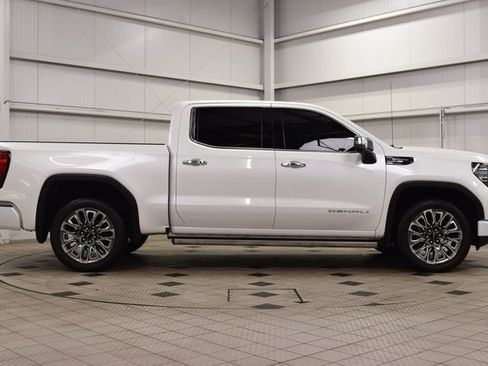 Used 2024 GMC Sierra 1500 Denali Ultimate image 9