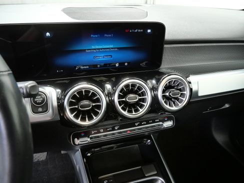 Used 2022 Mercedes-Benz GLB 250 4MATIC image 19