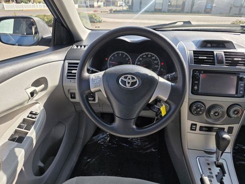 Used 2013 Toyota Corolla LE FWD image 11