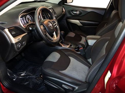 Used 2017 Jeep Cherokee Sport image 12