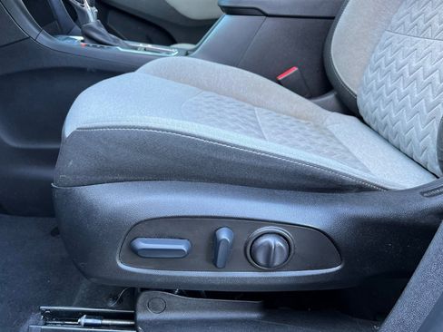 Used 2022 Chevrolet Equinox LS w/ LS Convenience Package image 15