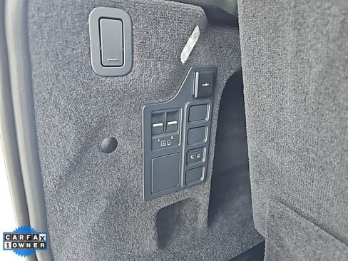 Used 2024 Land Rover Discovery S image 29