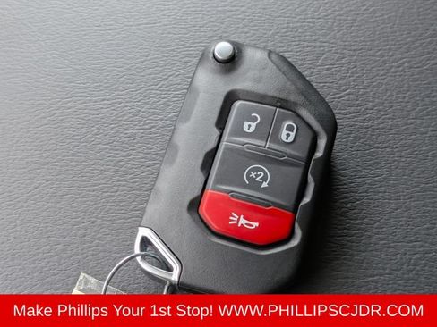 Used 2024 Jeep Wrangler Unlimited Sahara w/ Technology Group AWD/4WD image 28