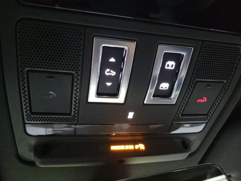 New 2026 Land Rover Defender 110 X-Dynamic SE AWD/4WD image 21