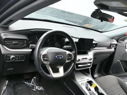 Used 2021 Ford Explorer XLT AWD/4WD image 31