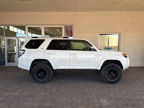 Used 2021 Toyota 4Runner SR5 Premium w/ Moonroof Package AWD/4WD image 5