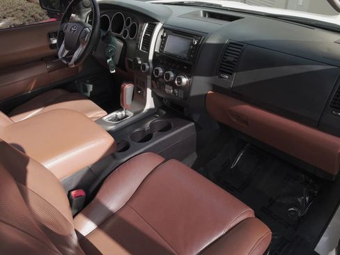 Used 2016 Toyota Sequoia Platinum image 11