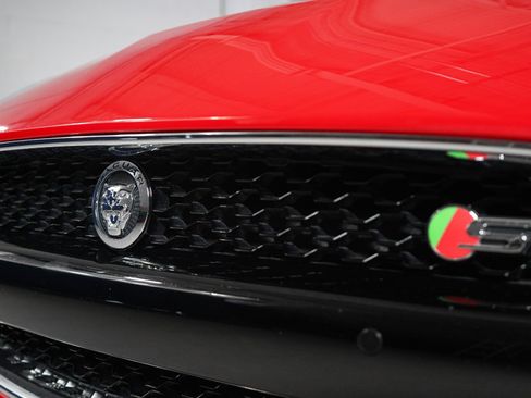 Used 2014 Jaguar F-TYPE S RWD image 33
