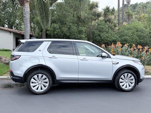 Used 2020 Land Rover Discovery Sport SE image 5