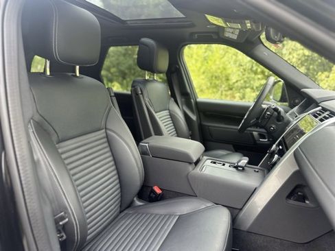 New 2025 Land Rover Discovery S image 19