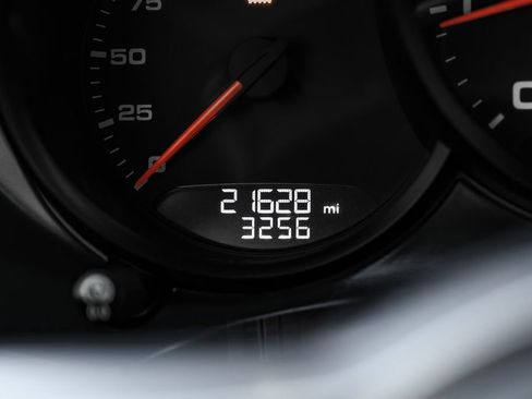 Used 2021 Porsche 718 Cayman RWD image 15