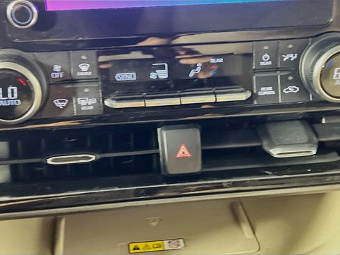 Used 2023 Toyota Highlander XLE AWD/4WD image 26