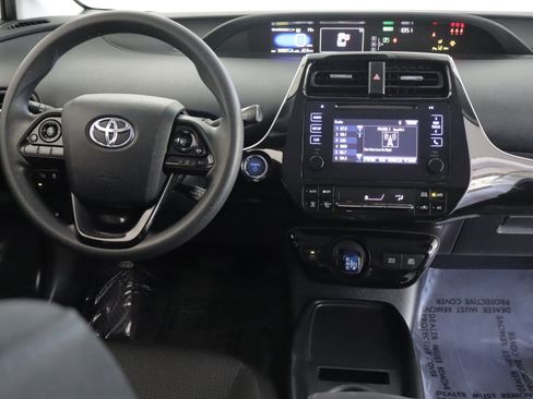 Used 2019 Toyota Prius LE AWD/4WD image 2