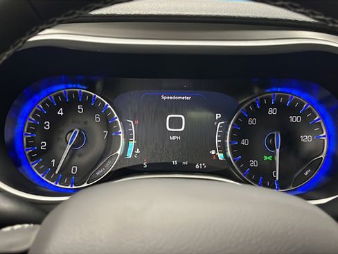 New 2027 Chrysler Pacifica Limited w/ Family Tech Group AWD/4WD image 17