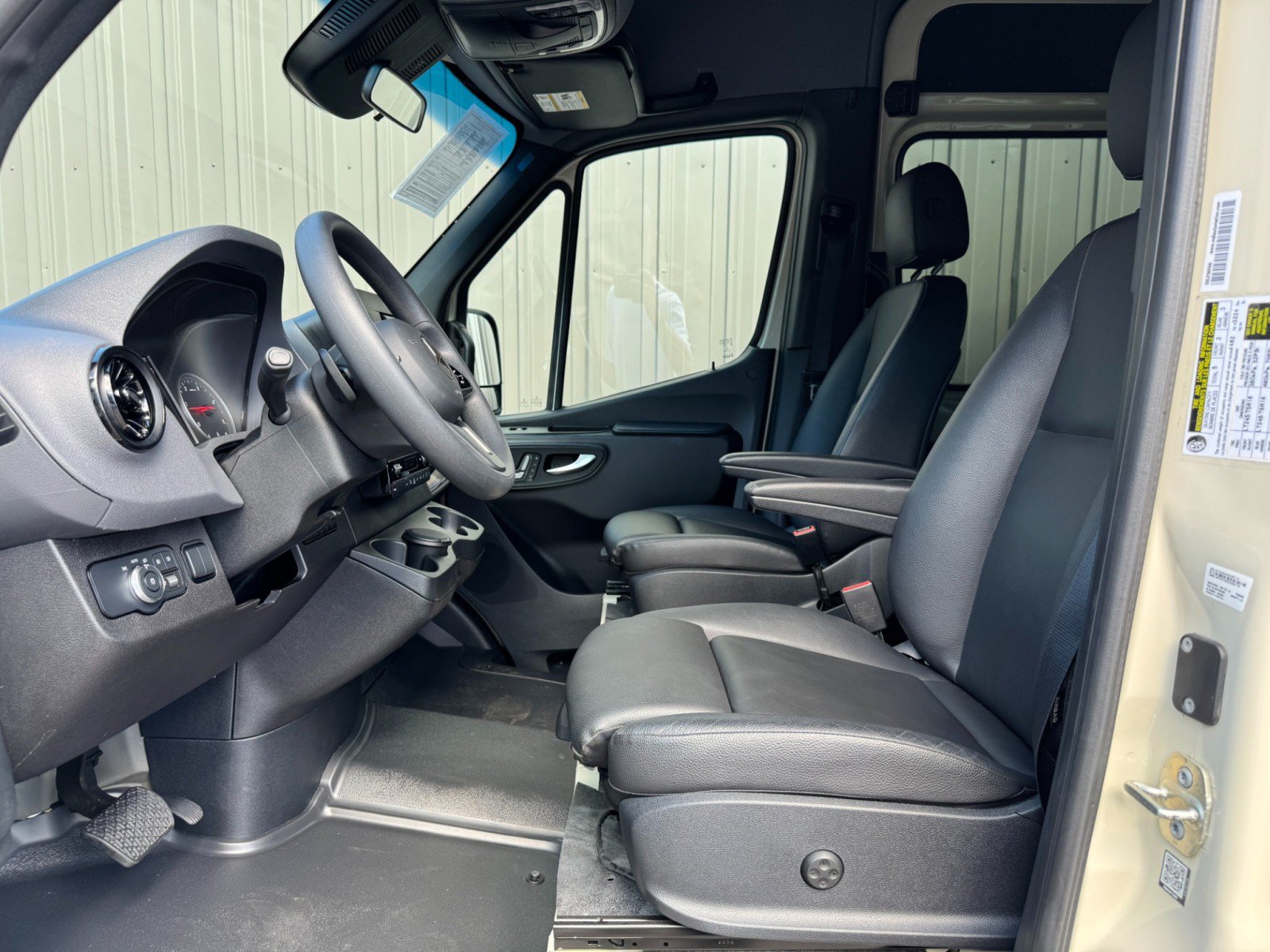 Used 2021 Mercedes-Benz Sprinter 2500 w/ Comfort Plus Package image 16