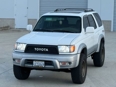 Used 1999 Toyota 4Runner Limited w/ Upgrade Value Pkg 5 AWD/4WD image 2