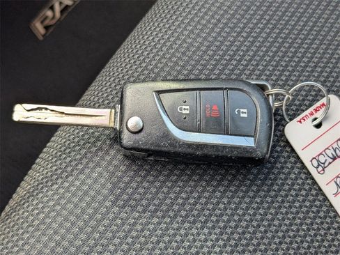 Used 2019 Toyota RAV4 LE image 27