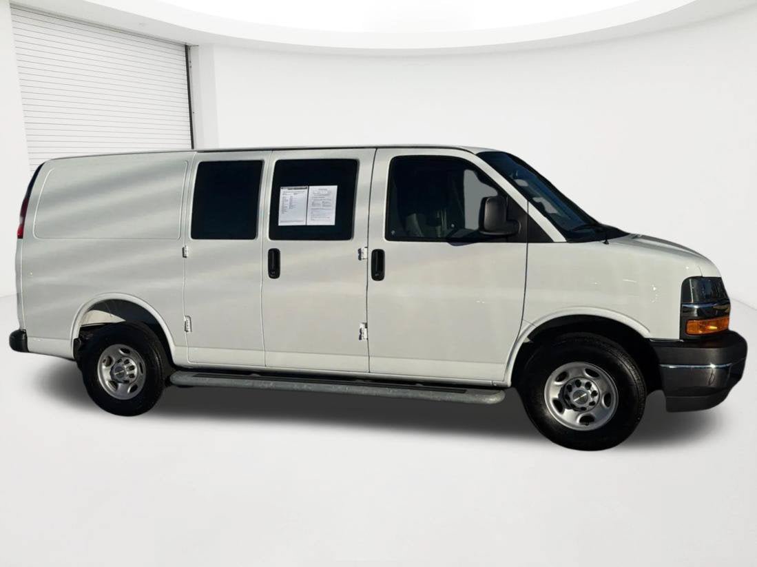 Used 2025 Chevrolet Express 2500 w/ Driver Convenience Package RWD image 4