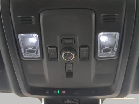 Used 2025 GMC Yukon XL Denali AWD/4WD image 18