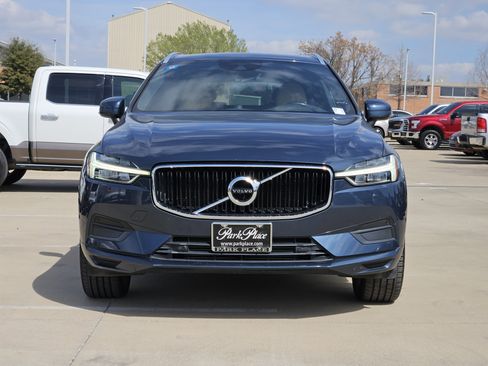 Used 2018 Volvo XC60 T5 Momentum w/ Vision Package image 6
