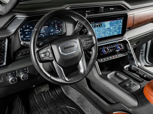 Used 2024 GMC Sierra 3500 Denali Ultimate AWD/4WD image 15