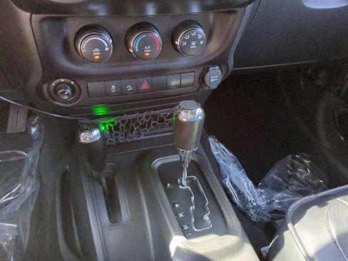 Used 2016 Jeep Wrangler Sahara w/ Connectivity Group AWD/4WD image 17