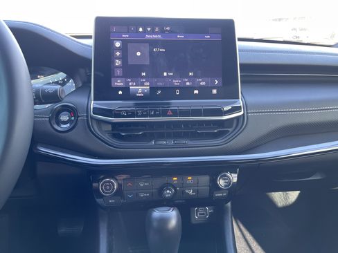 Used 2024 Jeep Compass Latitude w/ Altitude Special Edition image 24