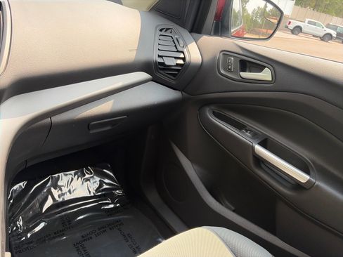 Used 2016 Ford Escape SE w/ Equipment Group 201A AWD/4WD image 18