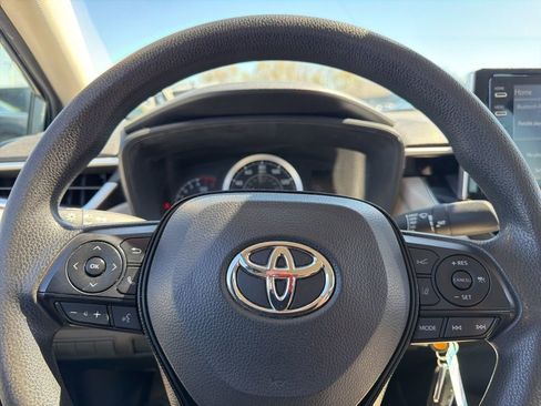Used 2021 Toyota Corolla LE FWD image 6