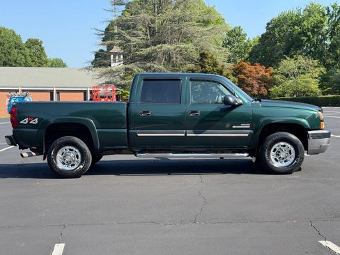 Used 2005 Chevrolet Silverado 2500 LS w/ Heavy-Duty Power Package AWD/4WD image 5