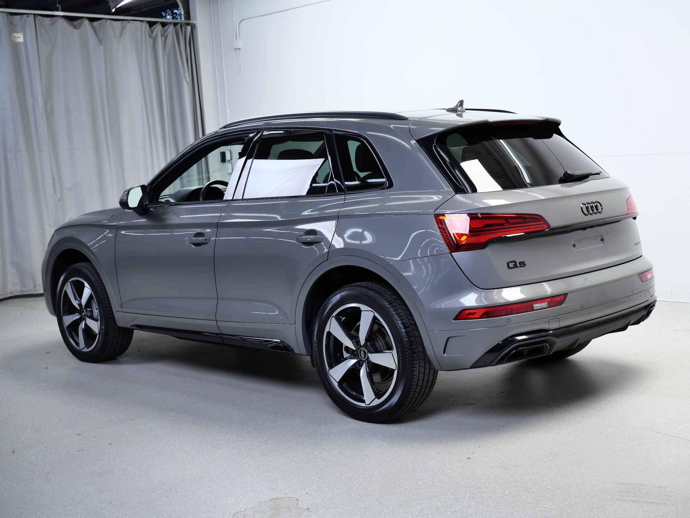 Used 2023 Audi Q5 2.0T Premium Plus w/ Premium Plus Package AWD/4WD image 10