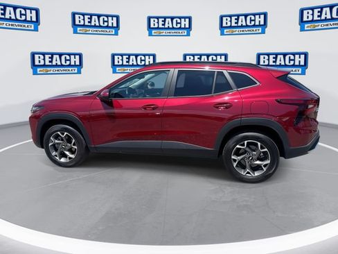 Used 2025 Chevrolet Trax LT w/ LT Convenience Package FWD image 5