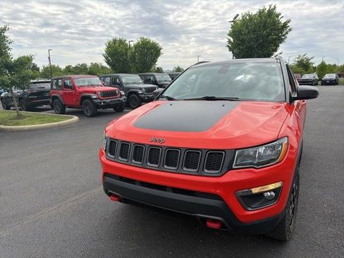 Used 2019 Jeep Compass Trailhawk w/ Cold Weather Group AWD/4WD image 2
