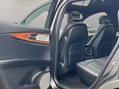 Used 2020 Lincoln Nautilus Reserve w/ Equipment Group 202A image 14