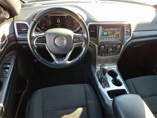 Used 2021 Jeep Grand Cherokee Laredo video 2