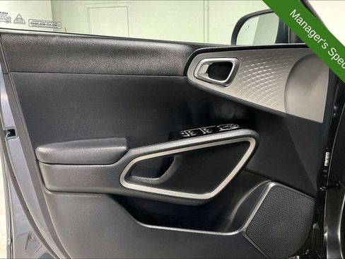 Used 2025 Kia Soul LX w/ LX Technology Package FWD image 21