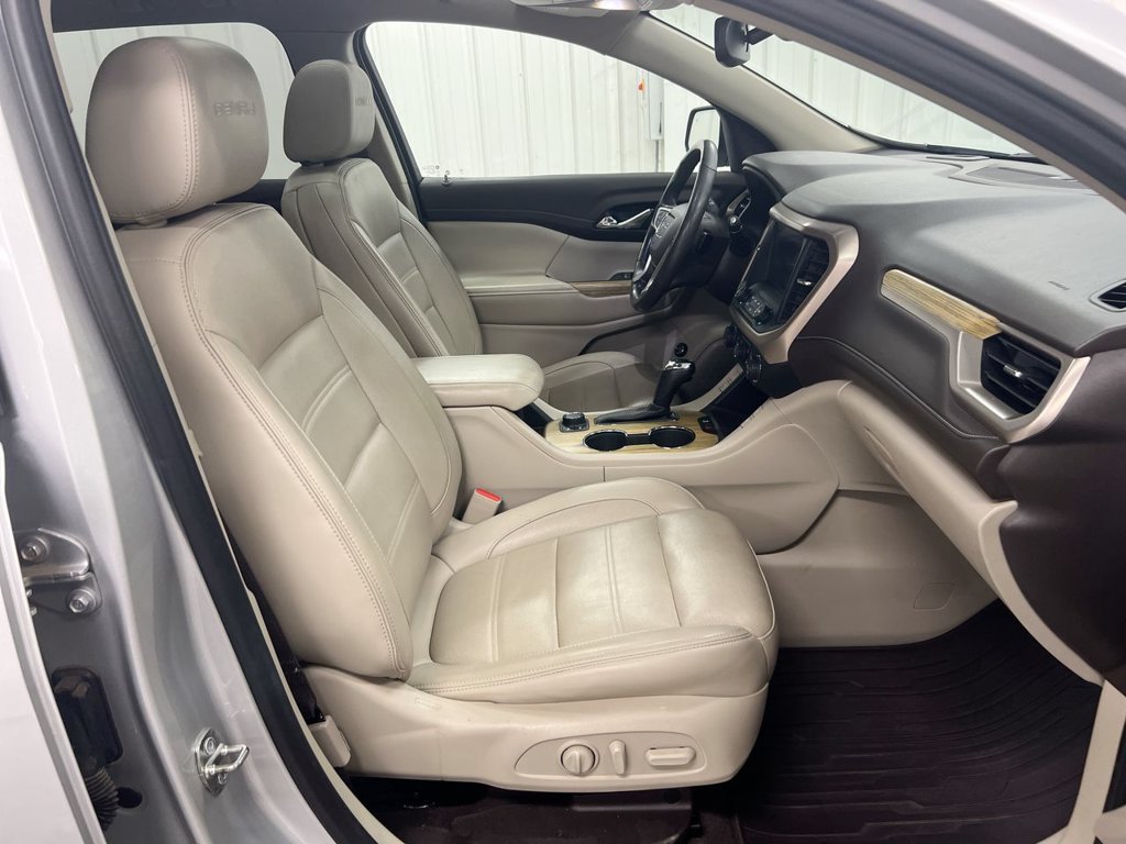 Used 2019 GMC Acadia Denali w/ Technology Package FWD image 23