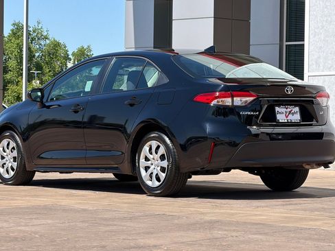 Used 2025 Toyota Corolla LE FWD image 6