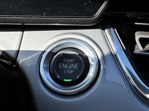 Certified 2025 Chevrolet Trax LT image 27