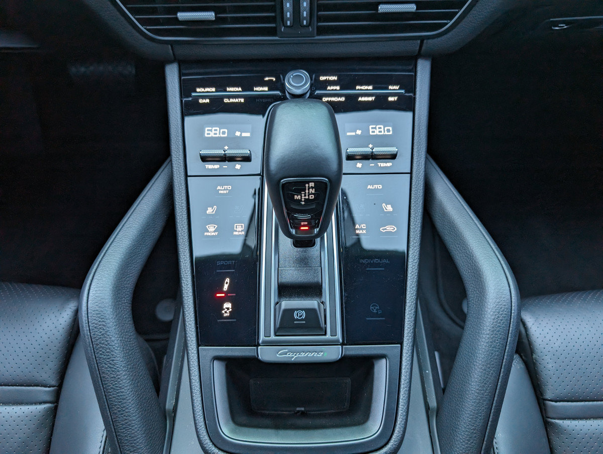 Used 2023 Porsche Cayenne Coupe AWD/4WD image 23