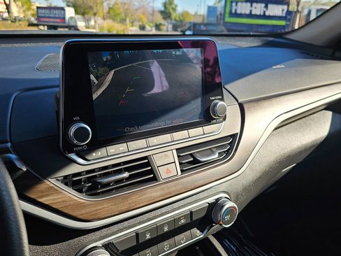 Used 2024 Nissan Altima 2.5 SV image 29