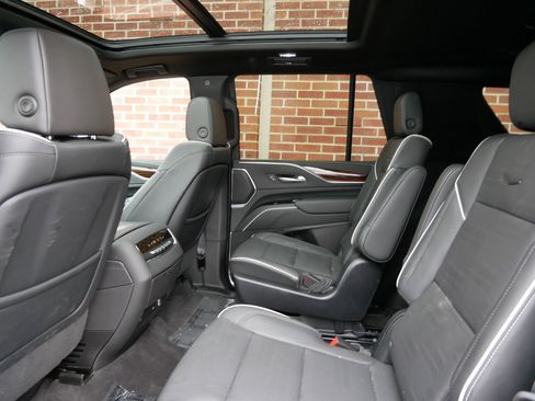 Certified 2023 Cadillac Escalade Premium Luxury image 10