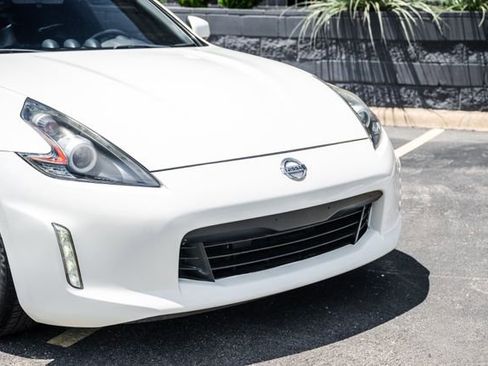 Used 2013 Nissan 370Z Coupe RWD image 22